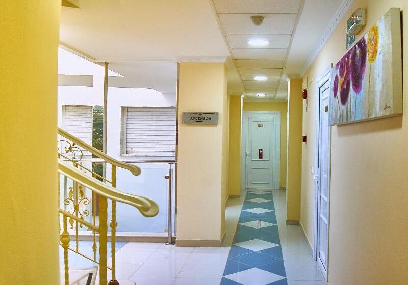 ホテル Hostal Restaurante La Nina