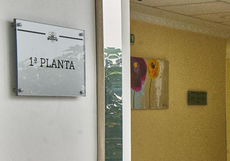 ホテル Hostal Restaurante La Nina