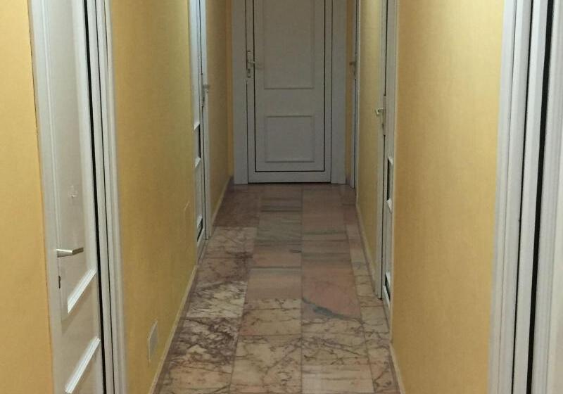 ホテル Hostal Restaurante La Nina