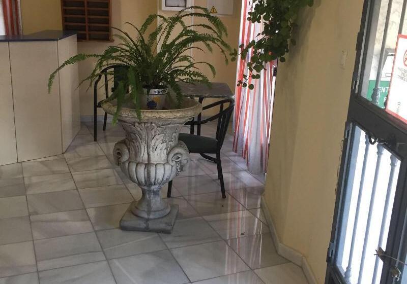 ホテル Hostal Restaurante La Nina