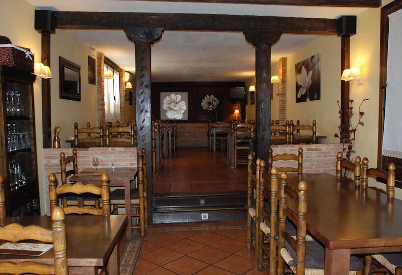 Отель Hostal Rural Moratín