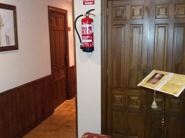 Отель Hostal Rural Moratín
