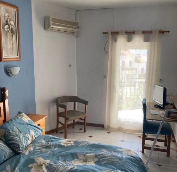 فندق Hostal Ruta Del Sur