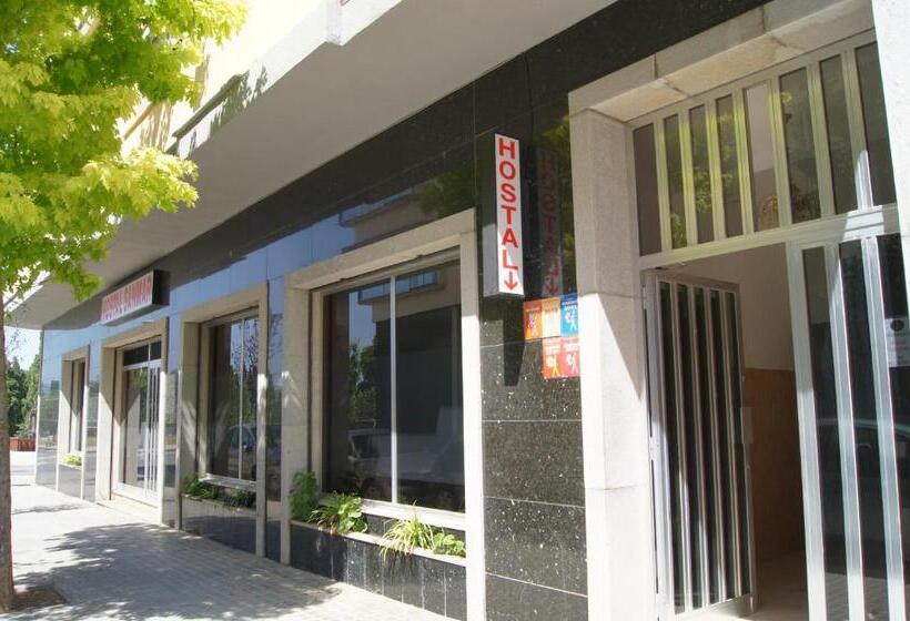 هتل Hostal Sanmar