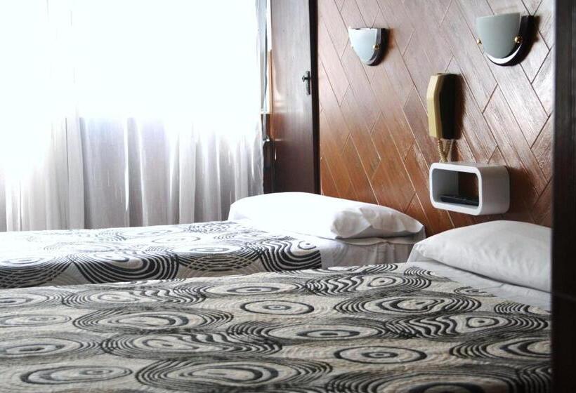 هتل Hostal Sanmar