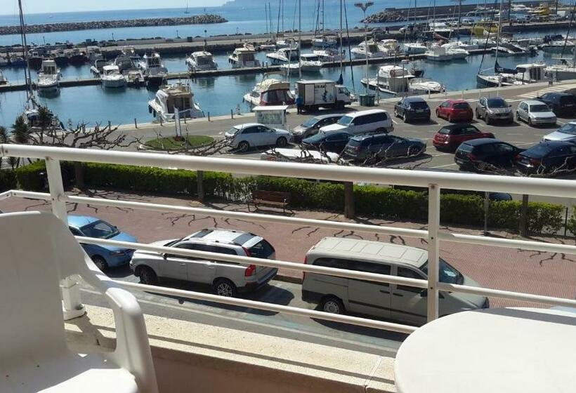 فندق Hostal Santa Clara