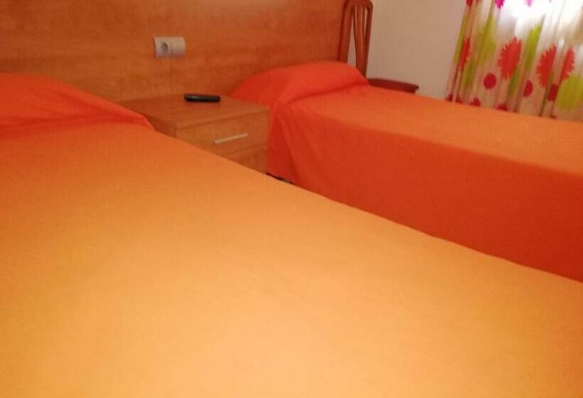 فندق Hostal Santa Clara