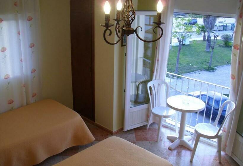 فندق Hostal Sonrisa Del Mar