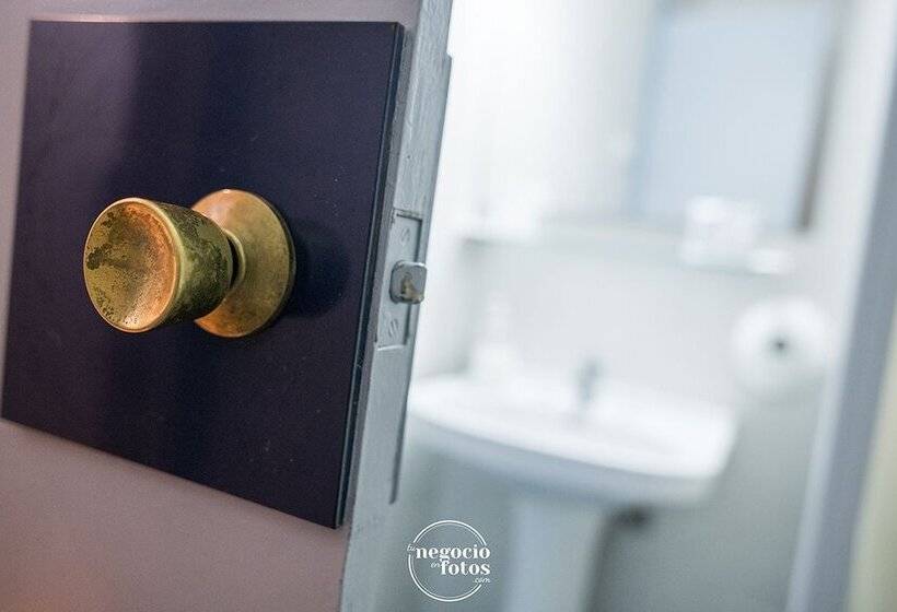 Отель Hostal Tropical