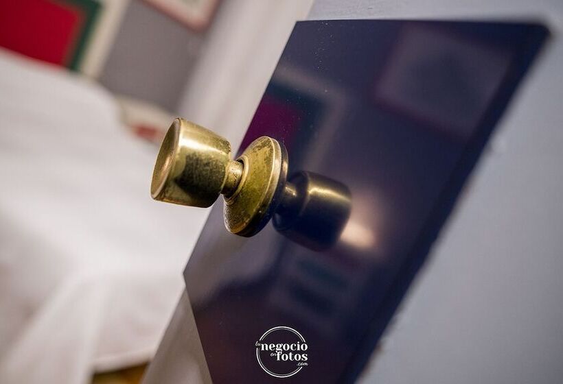 Отель Hostal Tropical