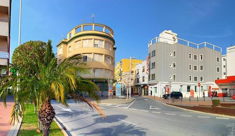 Отель Hostal Tropical