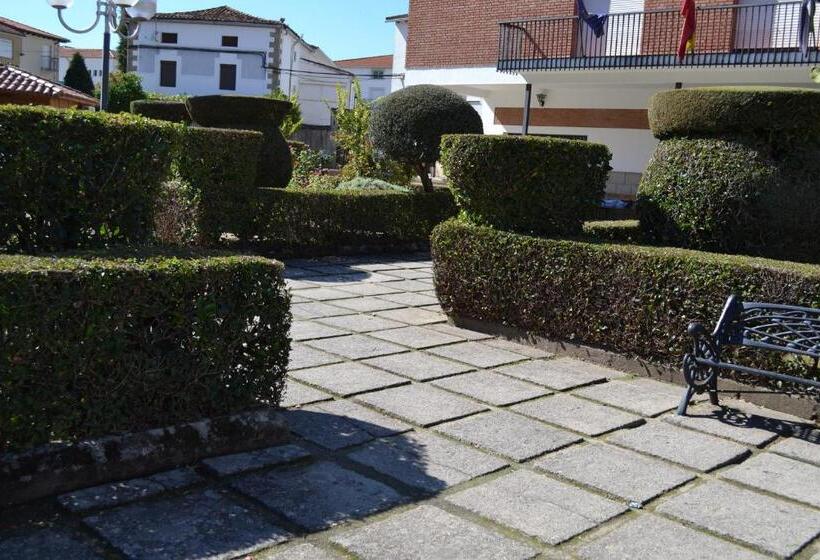 فندق Hostal Vadillo