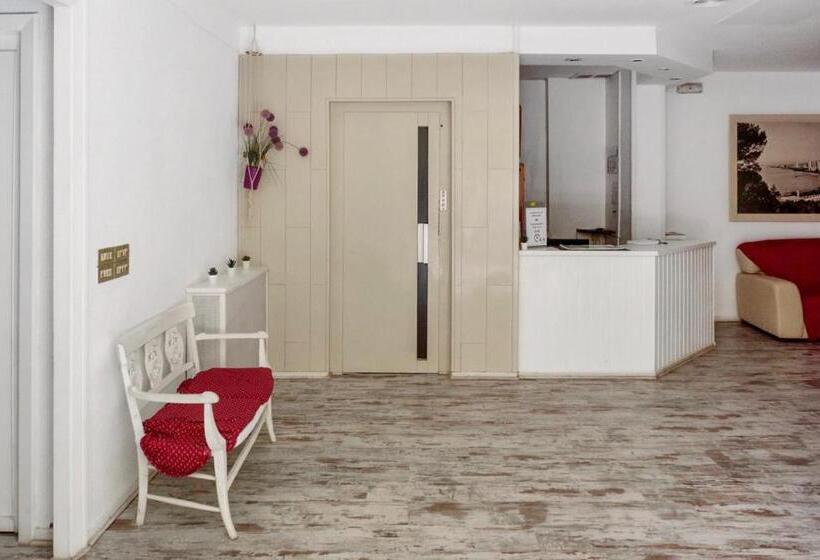 Отель Hostal La Torre