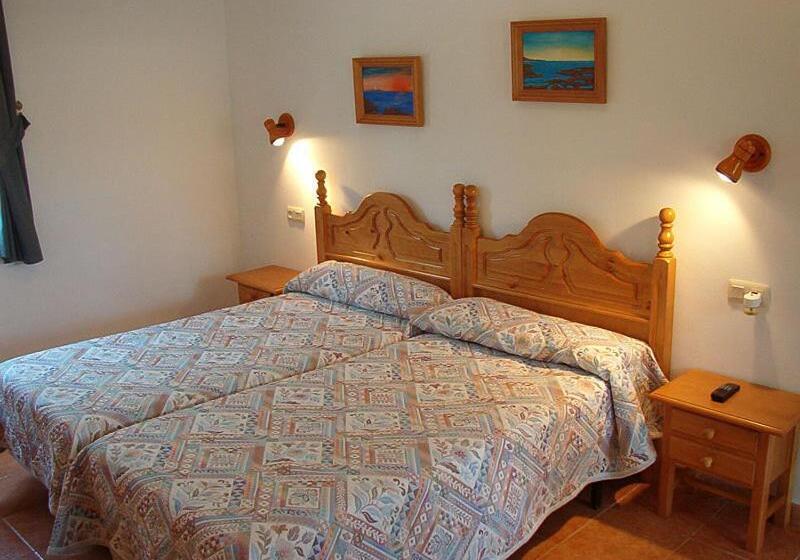 Отель Hostal Las Acacias