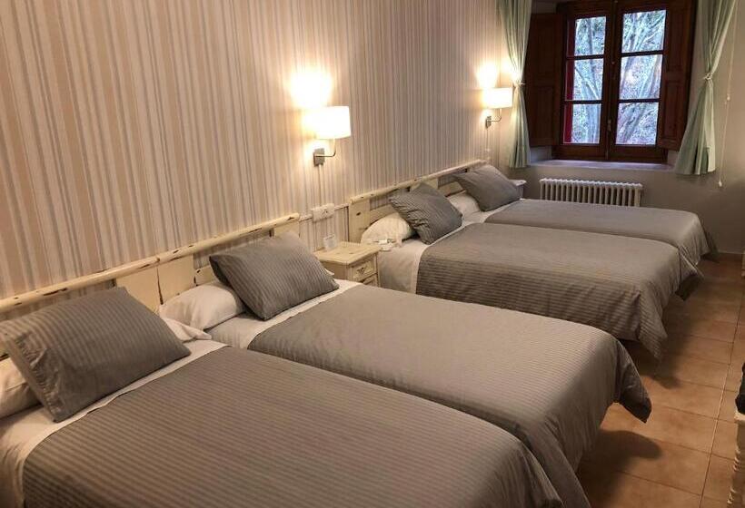 هتل Monasterio De Santa Maria De Valvanera