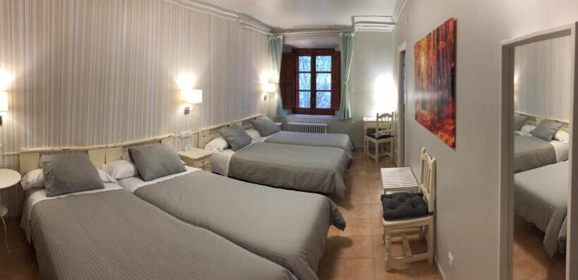 هتل Monasterio De Santa Maria De Valvanera