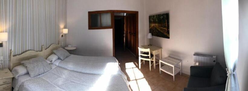 هتل Monasterio De Santa Maria De Valvanera