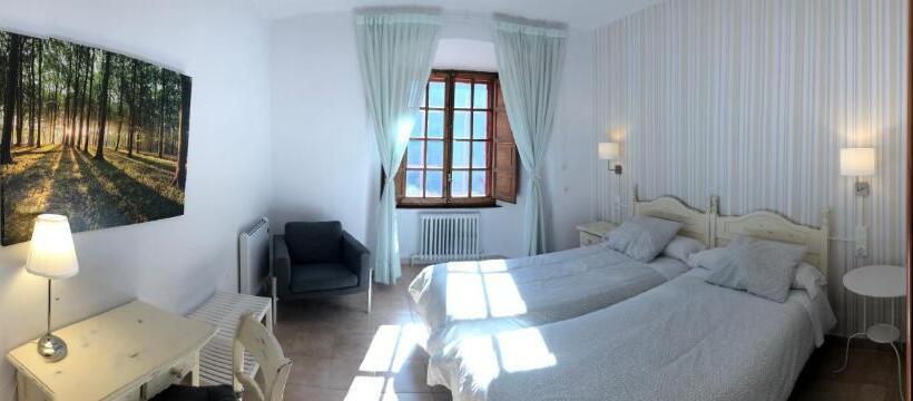 هتل Monasterio De Santa Maria De Valvanera