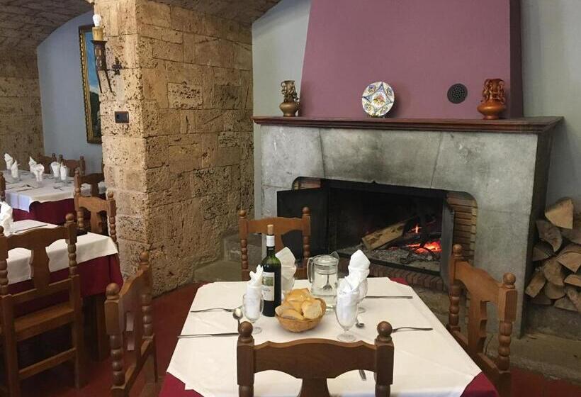 هتل Monasterio De Santa Maria De Valvanera