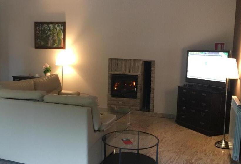 هتل Monasterio De Santa Maria De Valvanera