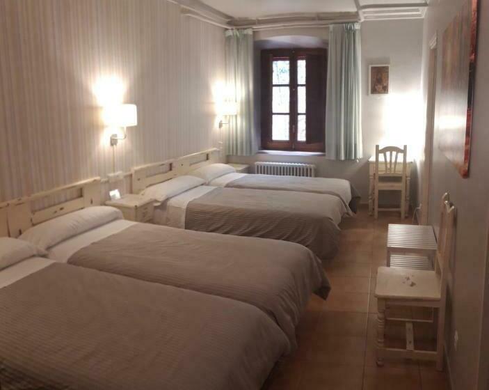 هتل Monasterio De Santa Maria De Valvanera