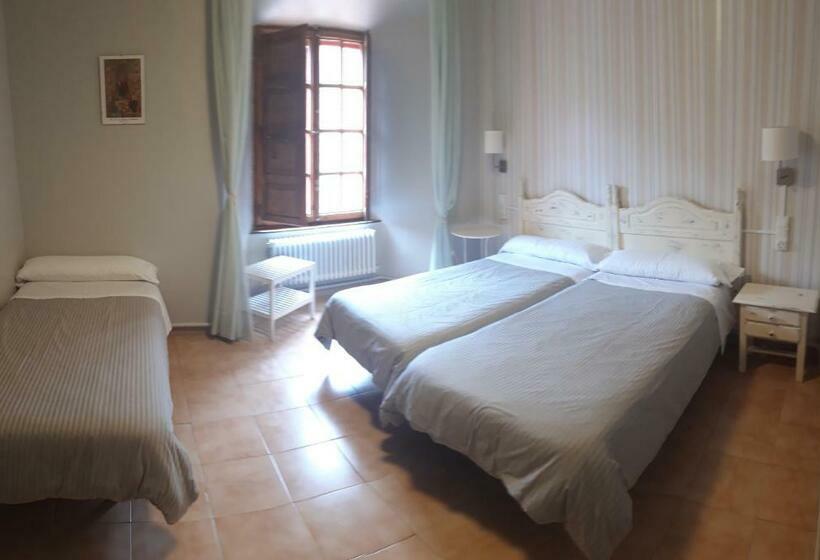 هتل Monasterio De Santa Maria De Valvanera