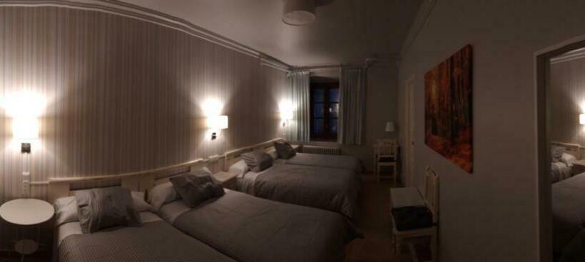 هتل Monasterio De Santa Maria De Valvanera