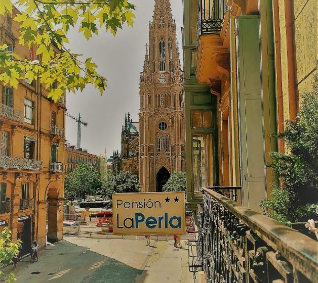 هتل Pension La Perla