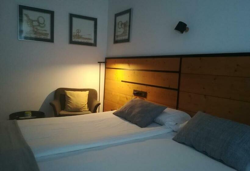 هتل Pension La Perla