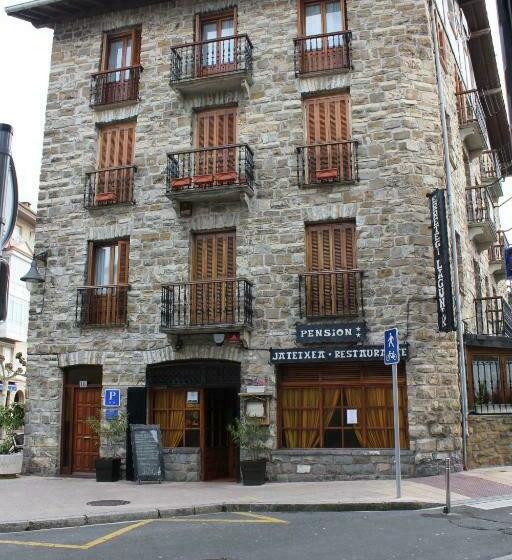 هتل Pensión Lagunak