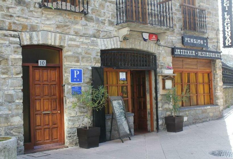 فندق Pensión Lagunak