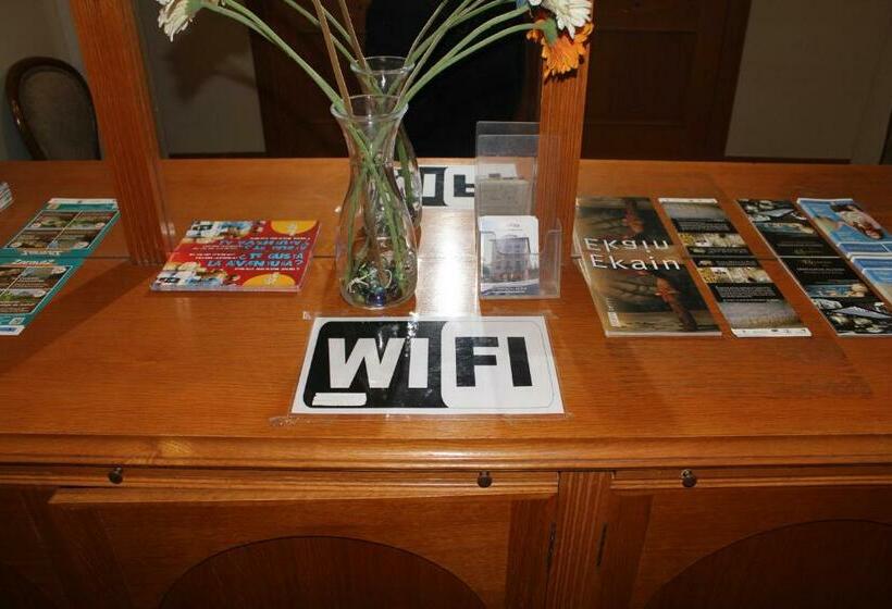 فندق Pensión Lagunak