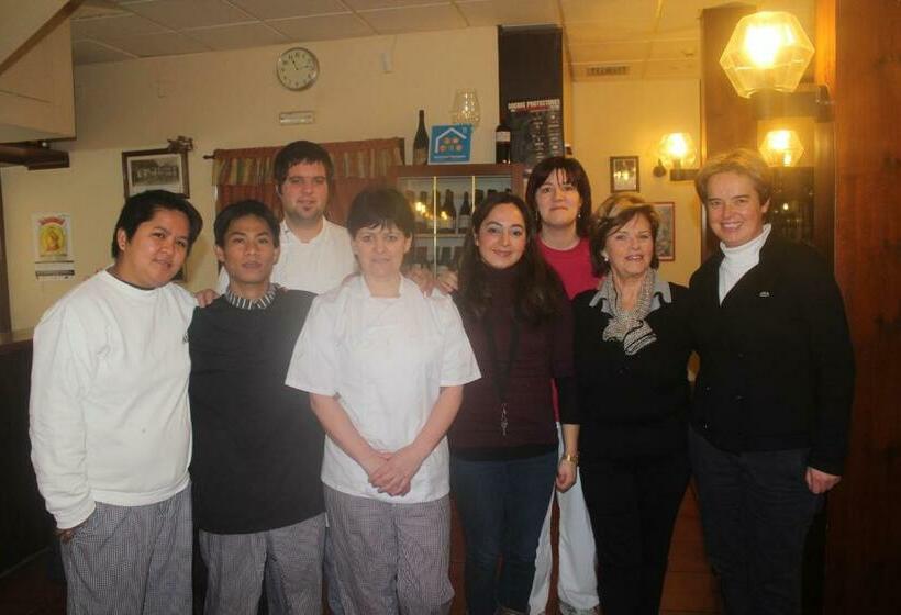 هتل Pensión Lagunak