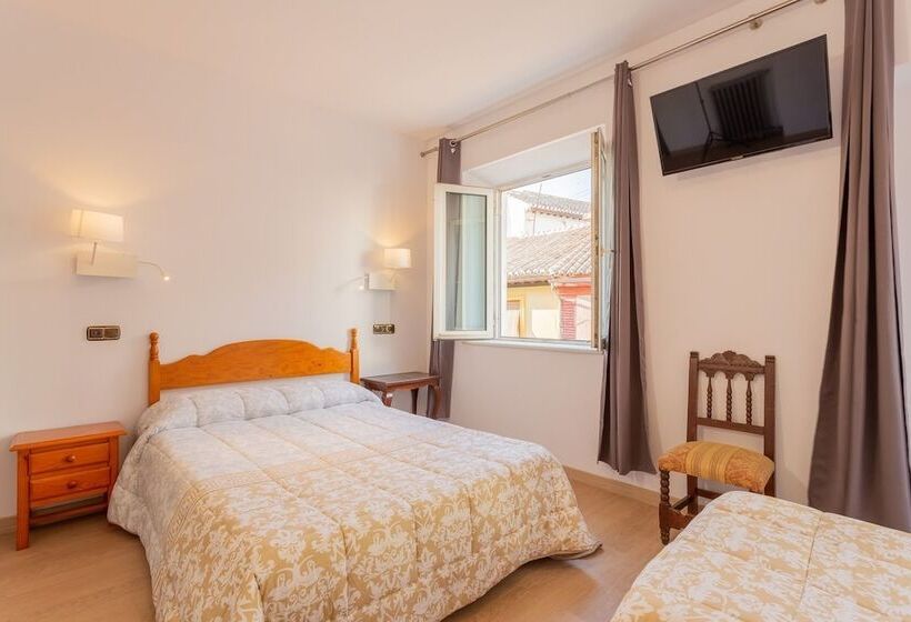 هتل Pensión Landazuri