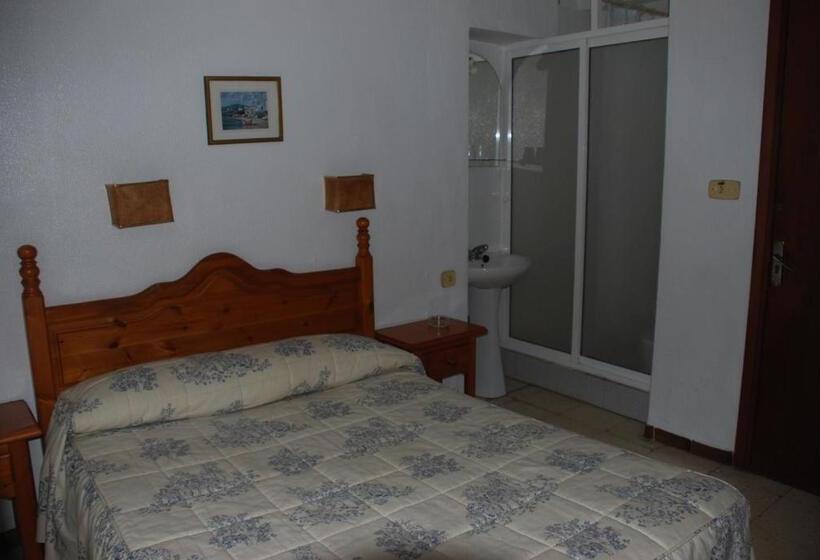 ホテル Pensión Versalles