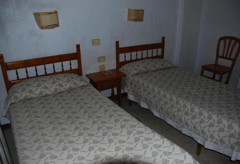 ホテル Pensión Versalles