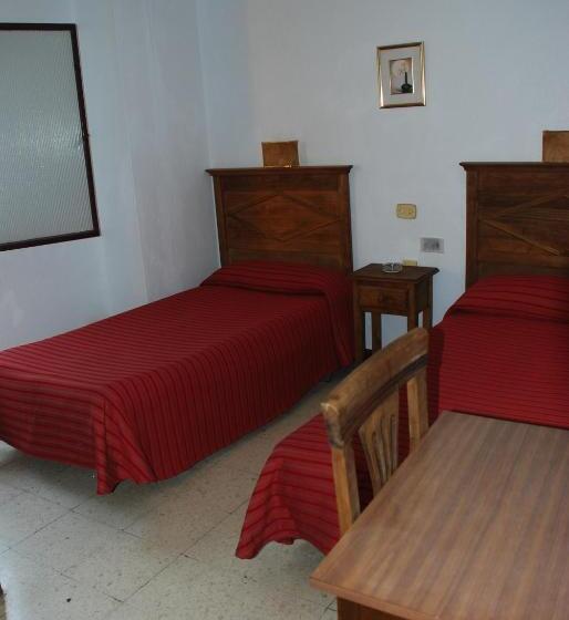 ホテル Pensión Versalles