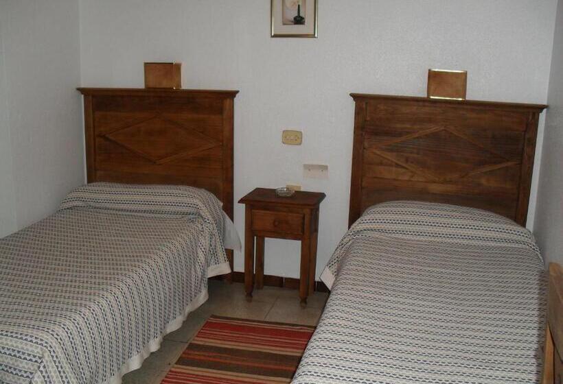 ホテル Pensión Versalles