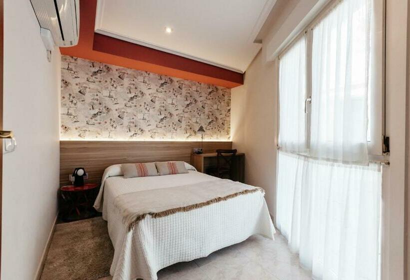 هتل Pensión Zumardi