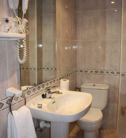 هتل Pensión Zumardi