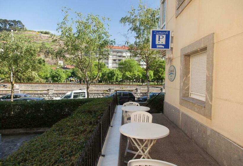 هتل Pensión Zumardi