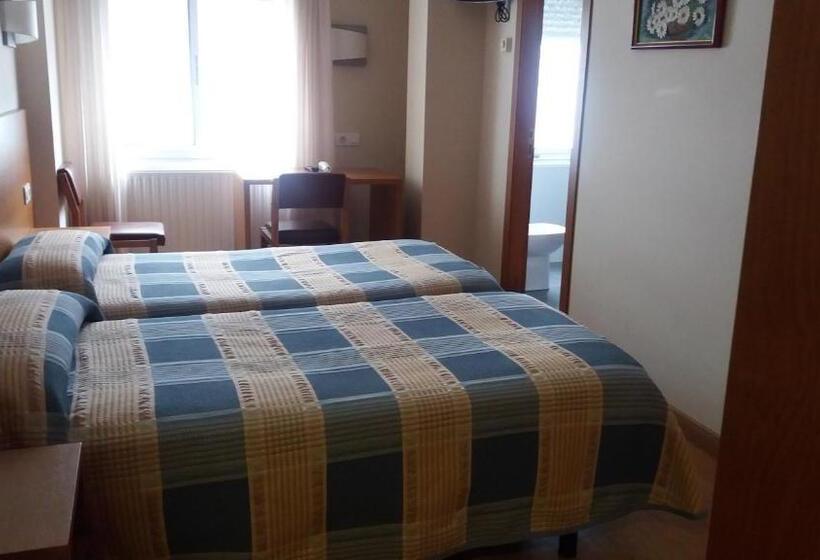 בית מלון כפרי Pension Restaurante La Bombilla