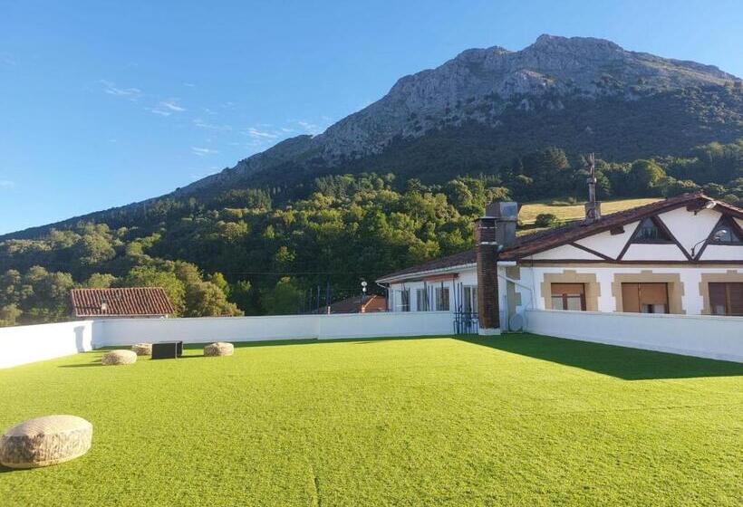 בית מלון כפרי Pension Uxarte