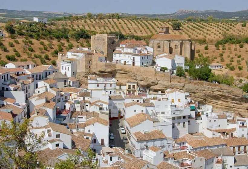 فندق ريفى Tugasa El Almendral