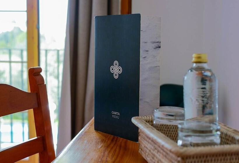 فندق ريفى Tugasa El Almendral