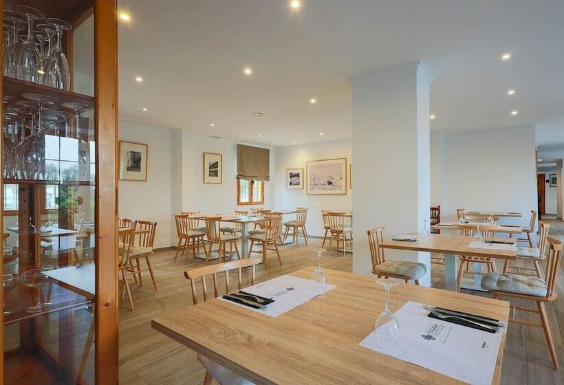 فندق ريفى Tugasa El Almendral