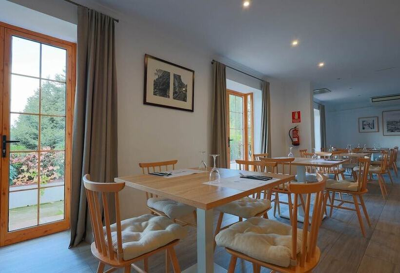 فندق ريفى Tugasa El Almendral