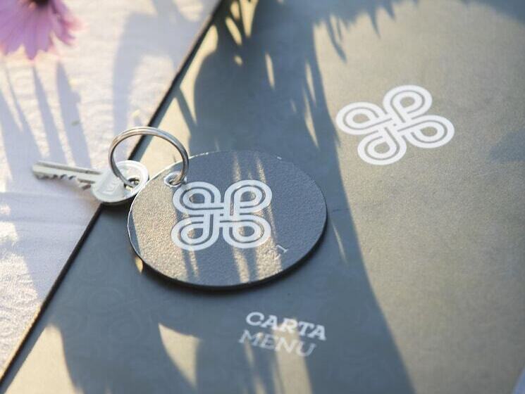 فندق ريفى Tugasa El Almendral