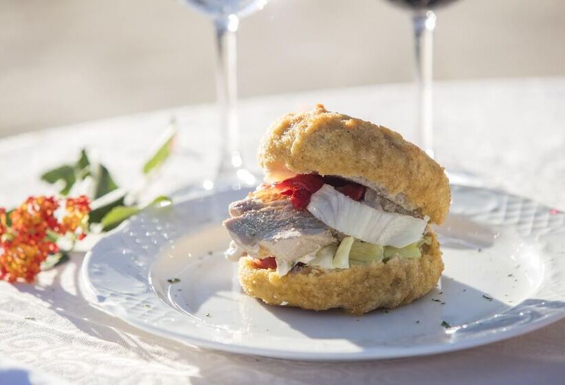 فندق ريفى Tugasa El Almendral