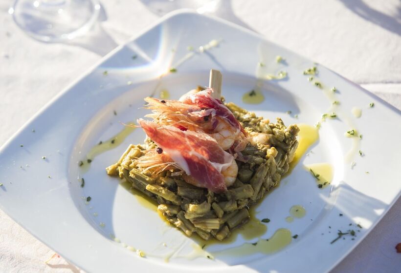 فندق ريفى Tugasa El Almendral